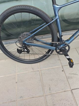GIANT REVOLT ADV.1 Gravel Bike