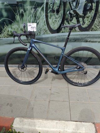GIANT REVOLT ADV.1 Gravel Bike