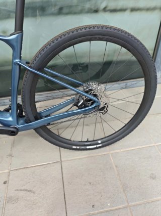 GIANT REVOLT ADV.1 Gravel Bike