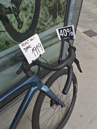 GIANT REVOLT ADV.1 Gravel Bike
