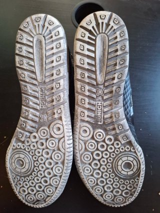 Zapatillas Munich Negras y Plateadas