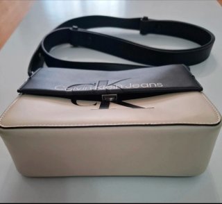 Bolso Calvin Klein Negro y Beige