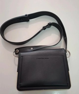Bolso Calvin Klein Negro y Beige