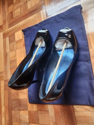 Zapatos de tacón negros charol talla 41
