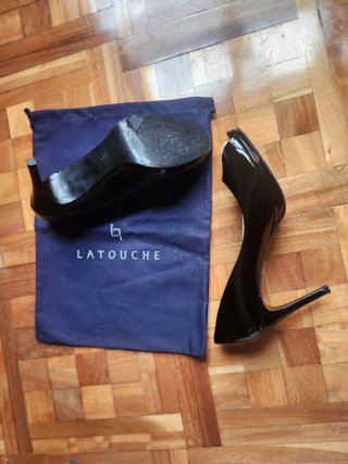 Zapatos de tacón negros charol talla 41