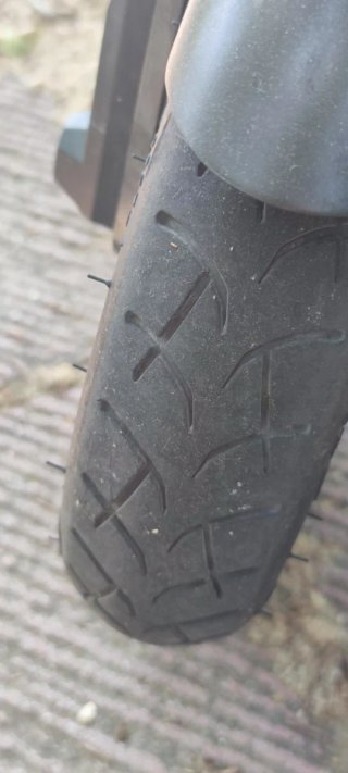 Patinete eléctrico.Rueda delantera nueva.Negociabl