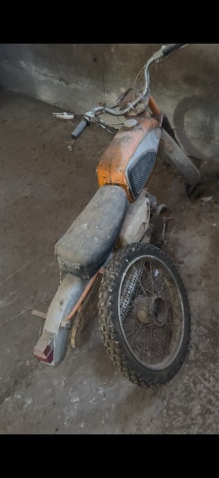 Moped Naranja/Plata para Reparar