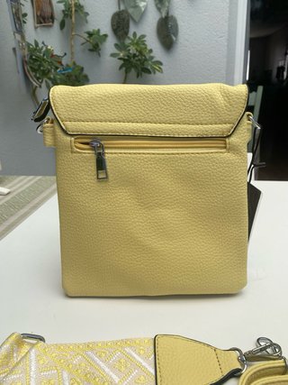 Bolso amarillo con 2 correas