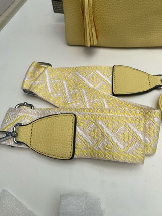 Bolso amarillo con 2 correas