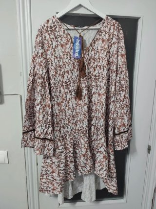 Vestido beige con etiqueta talla única