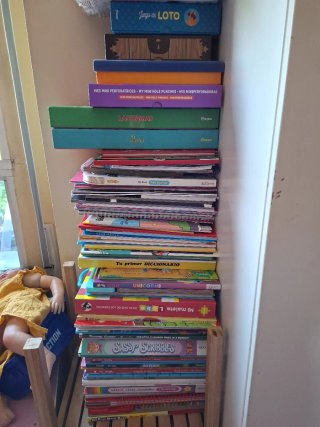 Regalo. libros y juegos por la compra de todos