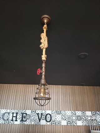 Lustre industrial corda e metal