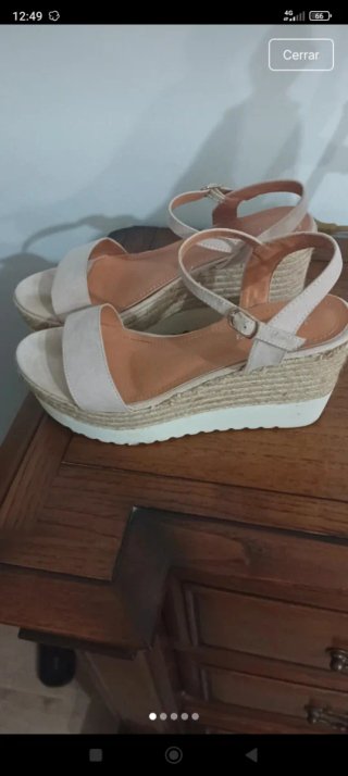 Sandalias Beige y Doradas