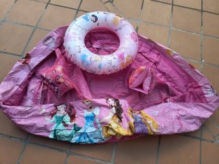 Piscina hinchable y flotador Disney Princesas