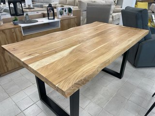 Mesa de comedor acacia