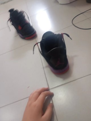 Jordan Retro 4 Talla 37/38 Negra Roja