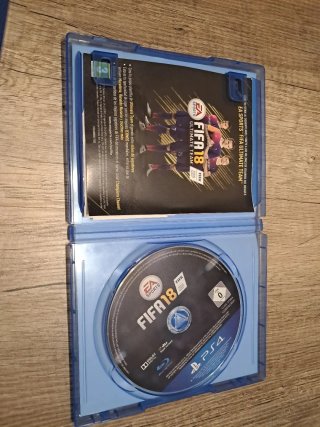 FIFA 14 y FIFA 18 PS4