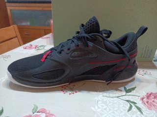 Zapatillas Jordan Negras y Rojas