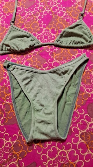 Bikini verde y rojo de España