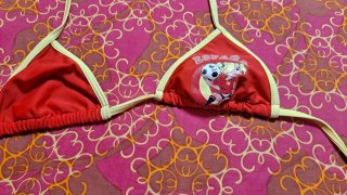 Bikini verde y rojo de España
