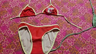 Bikini verde y rojo de España
