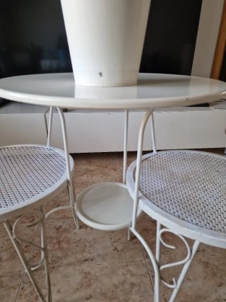 Mesa y 2 Sillas Metal Blanco + Maceta