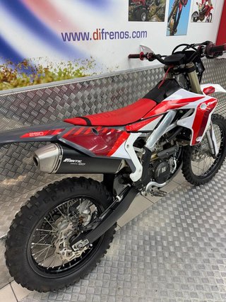 FANTIC XEF 250cc  5-2024 - 2.300 km/75 horas