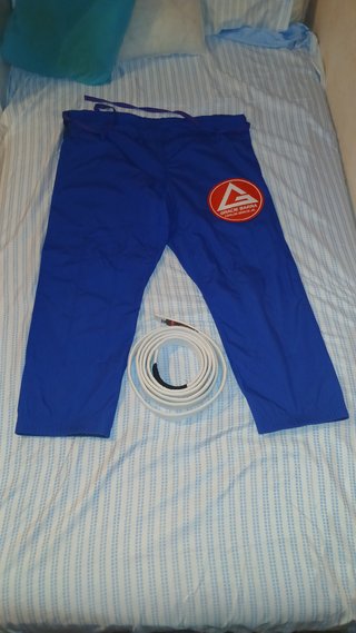 Kimos de BJJ Gracie Barra y cinturón