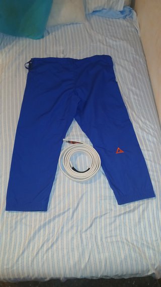 Kimos de BJJ Gracie Barra y cinturón