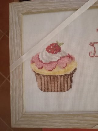 Quadro punto croce cupcake e scritta