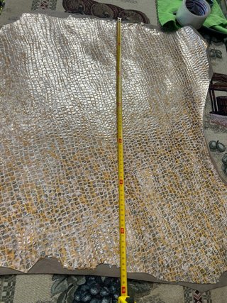 Piel de vacuno con estampado escamas