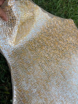 Piel de vacuno con estampado escamas