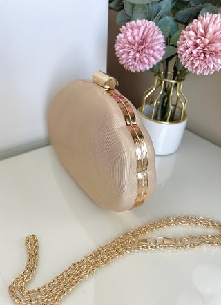 Bolso dorado fiesta invitada
