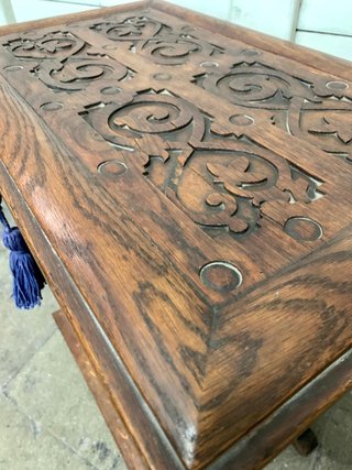 Costurero antiguo de madera y terciopelo