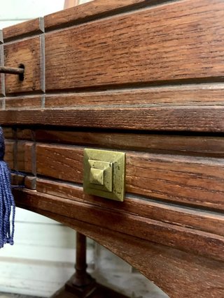 Costurero antiguo de madera y terciopelo