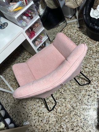 Butaca rosa cómoda recién comprada