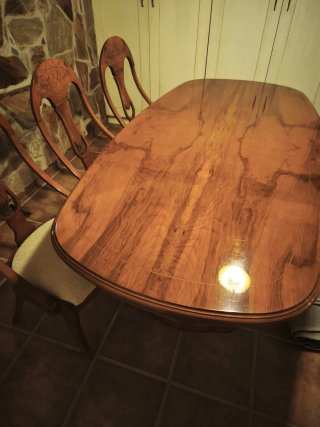 Mesa de comedor de madera con 6 sillas