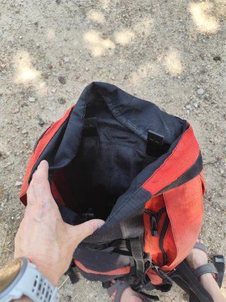 Mochila Montaña Eltsport 60L Negra/Roja