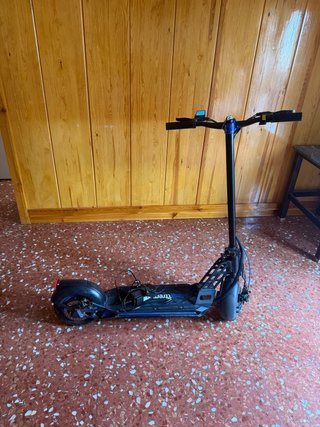 Patinete eléctrico negro