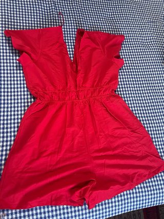 Mono rojo de mujer