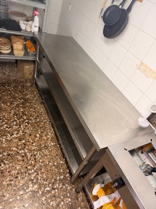 Mesa de cocina profesional inoxidable