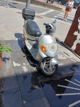 Moto Scooter Daelim Plata Automática
