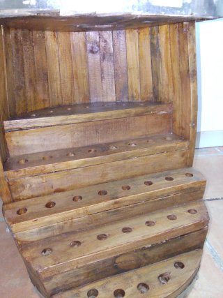 Barril madera decorativo con metal