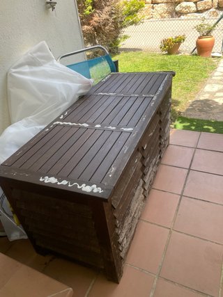Baúl de madera exterior