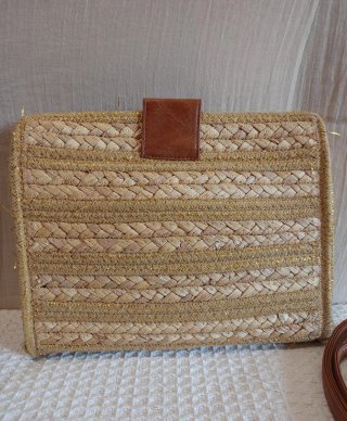 Bolso bandolera de paja con beige y dorado