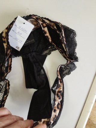 Pack 2 tangas H&M Talla M Animal Print y Negro