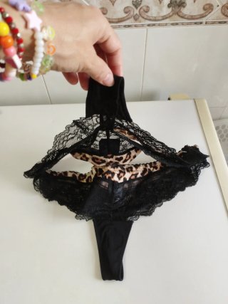 Pack 2 tangas H&M Talla M Animal Print y Negro