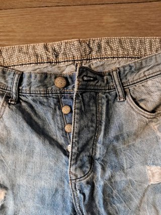Pantalones cortos vaqueros rotos