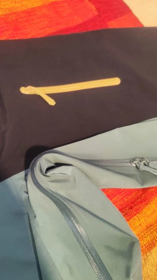Chubasquero Arc'teryx Negro y Verde