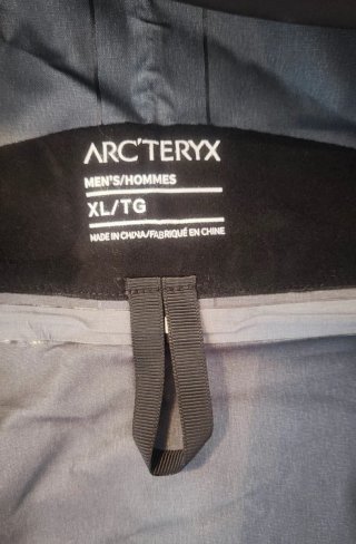 Chubasquero Arc'teryx Negro y Verde